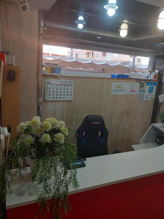 Hotel Juan Carlos Torrevieja Bagian luar foto